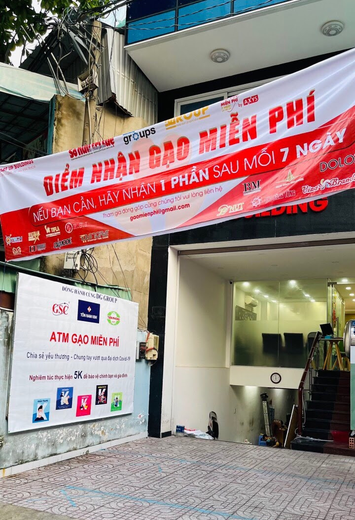 Dgroup Holdings: Triển khai ATM gạo miễn phí – Sáng tạo của lòng từ tâm hỗ trợ người dân vượt qua đại dịch Covid – 19